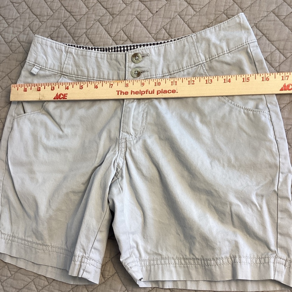 Columbia Light Grey PFG Women's Shorts Sz 4 - Picture 6 of 10